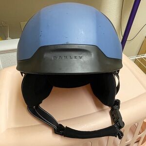 Oakley Mod5 ski/snowboard helmet, size SM